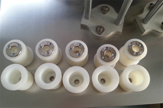 Tubes holder from filling ultrasound sealer equipment