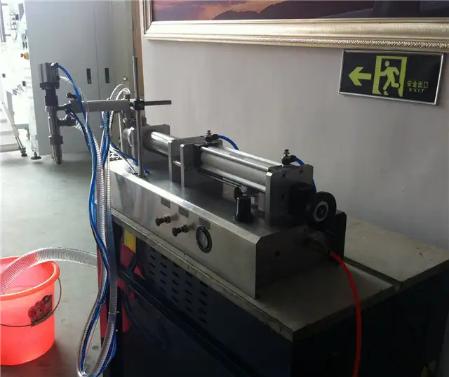 Semi Automatic Portable Pneumatic Low Viscosity Liquid Filling Machine