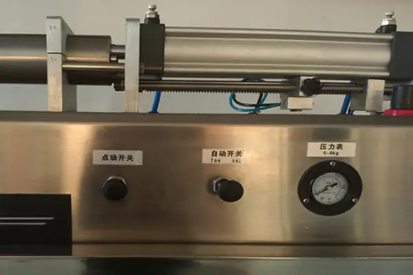 Semi Automatic Pneumatic Filling Machine For Cream Paste With Hopper