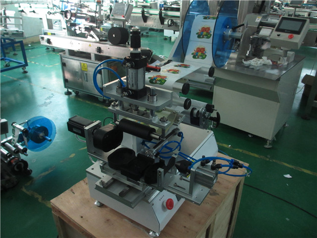 Semi Automatic Oval Bottle Rolling Custom Labeling Machine