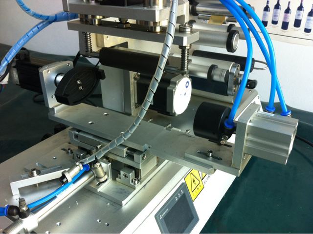 Semi Automatic Oval Bottle Rolling Custom Labeling Machine